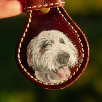Ręcznie malowany brązowy brelok w kształcie lizaka