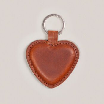 Brązowy brelok w kształcie serca